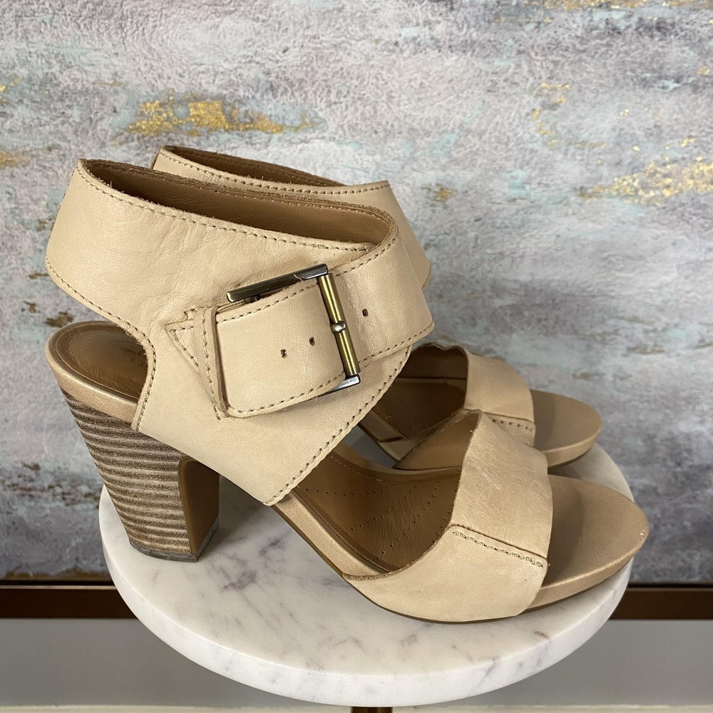 Clarks Artisan Sandals Shoes Womens Size 8 Beige Leather Strappy Block Heel - Picture 2 of 9